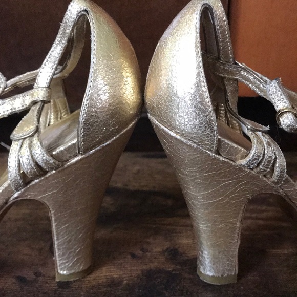 Tory Burch gold Distressed Shoes size 6 - Picture 11 of 12